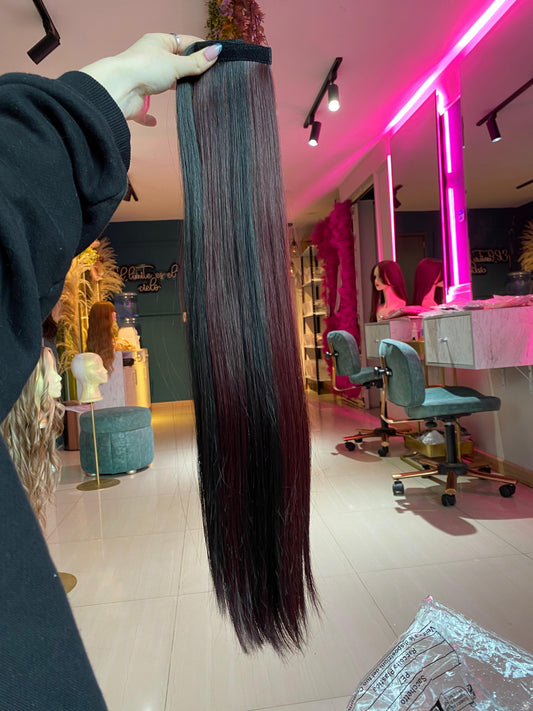 PONY TAIL NEGRA CON MECHAS UVA VELCRO 70 CM